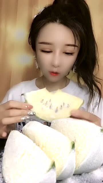 啥叫吃瓜女孩啊,网络时代的围观文化现象