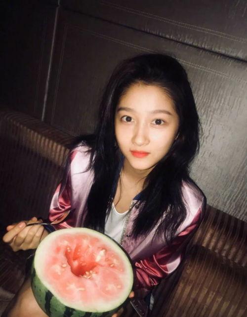 网络明星吃瓜图片