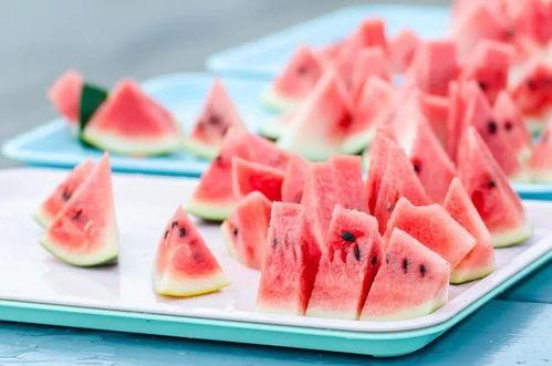 冰冻吃瓜很甜,揭秘冰冻西瓜的甜蜜诱惑
