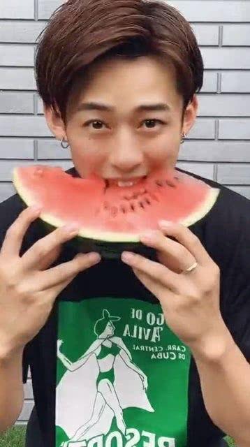 网红吃瓜大哥,揭秘娱乐圈幕后真相