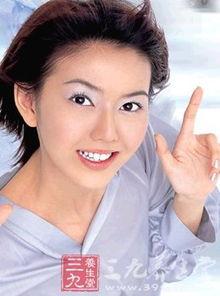 孙燕姿喝水吃瓜