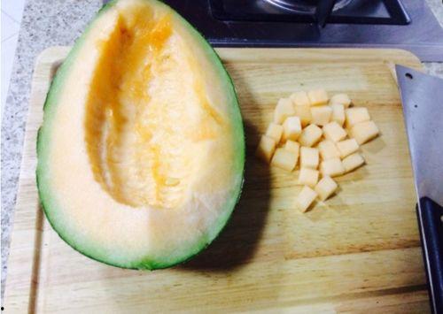 家里吃哈密瓜的视频教程,家庭版视频教程详解