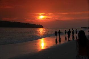 看日落吃瓜,瓜香四溢，尽享悠闲时光