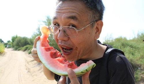 带你吃瓜奇葩装扮,带你领略“带你吃瓜”的奇葩装扮风采