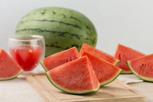 为什么吃瓜喜欢吃西瓜,揭秘为何西瓜成为“吃瓜”首选