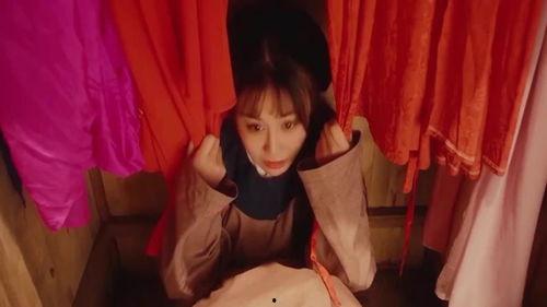 躲衣柜里吃瓜  第1张