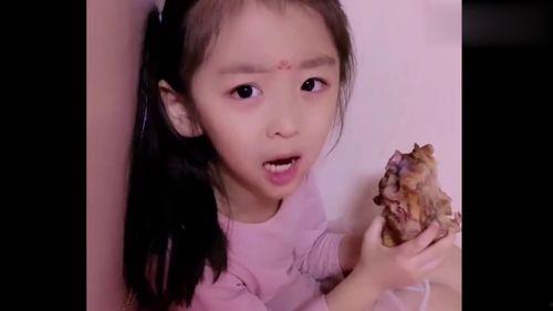 躲衣柜里吃瓜  第2张